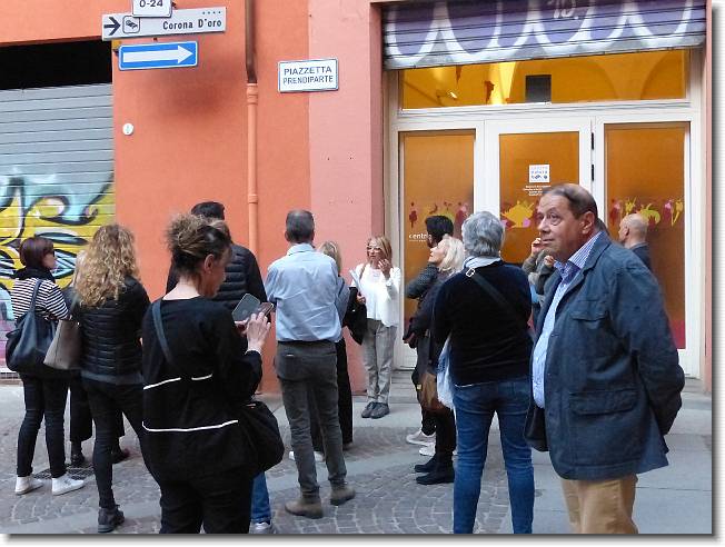 Clicca per scorrere le foto originali ingrandite