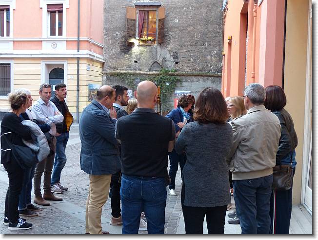 Clicca per scorrere le foto originali ingrandite