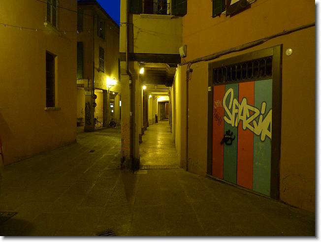 Clicca per scorrere le foto originali ingrandite