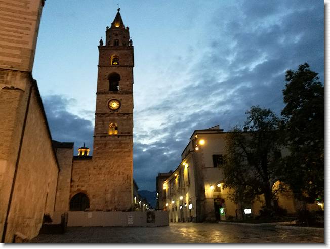 Clicca per scorrere le foto originali ingrandite