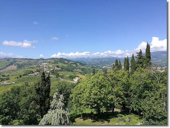 Clicca per scorrere le foto originali ingrandite