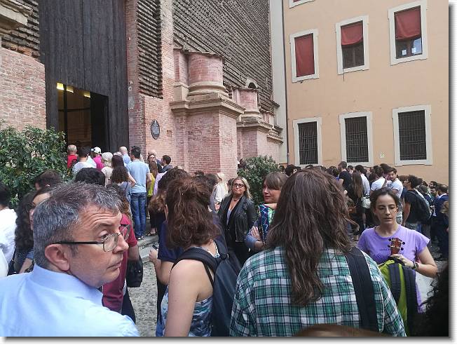 Clicca per scorrere le foto originali ingrandite