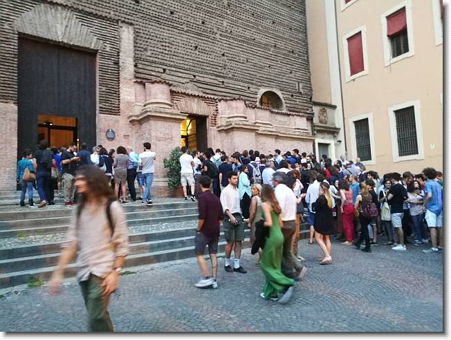 Clicca per scorrere le foto originali ingrandite