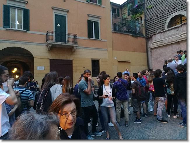 Clicca per scorrere le foto originali ingrandite