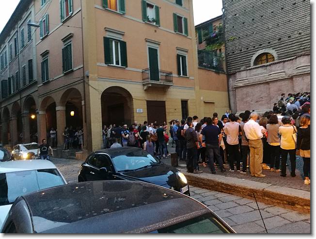 Clicca per scorrere le foto originali ingrandite