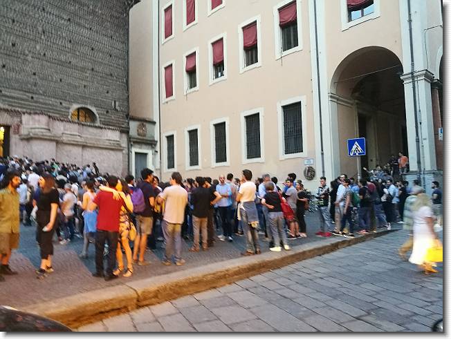 Clicca per scorrere le foto originali ingrandite