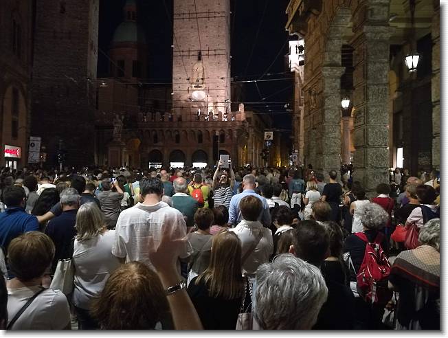 Clicca per scorrere le foto originali ingrandite