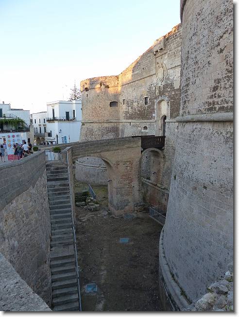 Clicca per scorrere le foto originali ingrandite