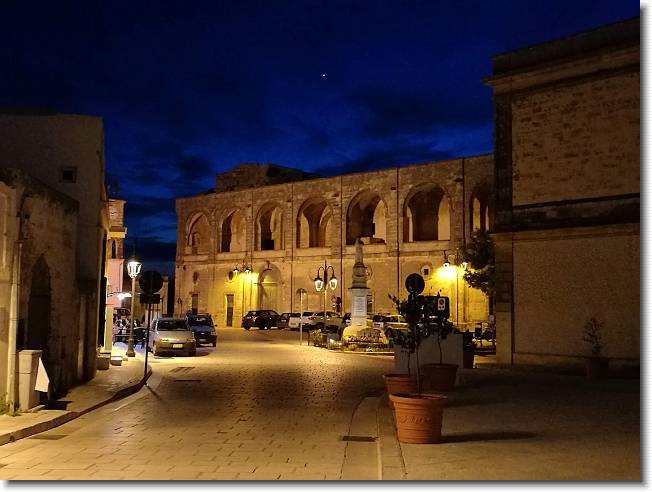 Clicca per scorrere le foto originali ingrandite
