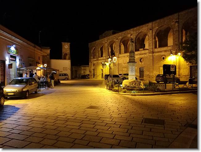 Clicca per scorrere le foto originali ingrandite