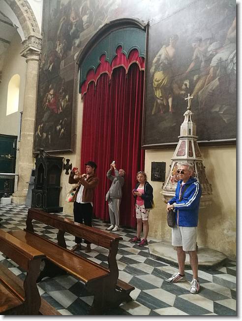 Clicca per scorrere le foto originali ingrandite