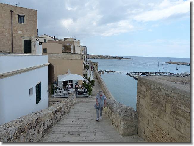 Clicca per scorrere le foto originali ingrandite