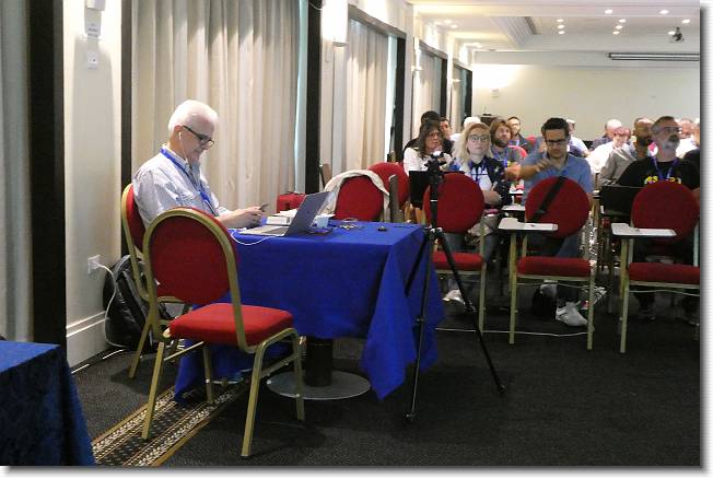 Clicca per scorrere le foto originali ingrandite