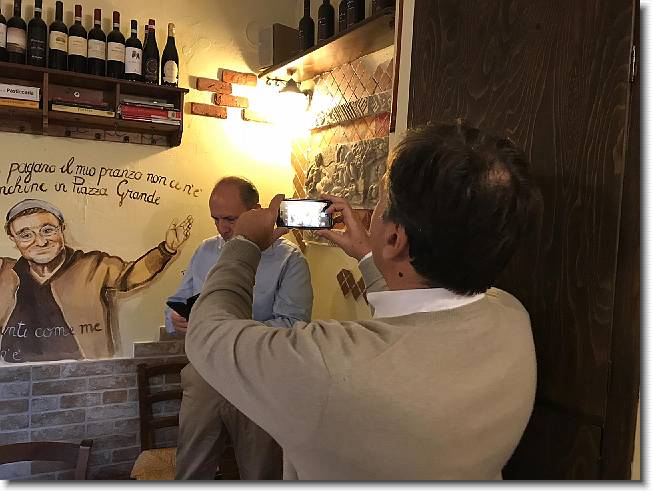 Clicca per scorrere le foto originali ingrandite
