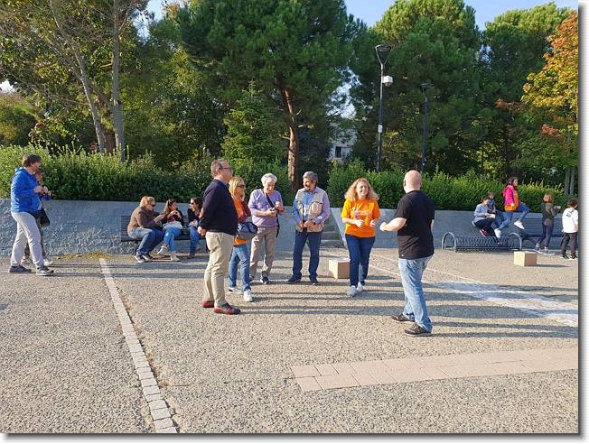 Clicca per scorrere le foto originali ingrandite