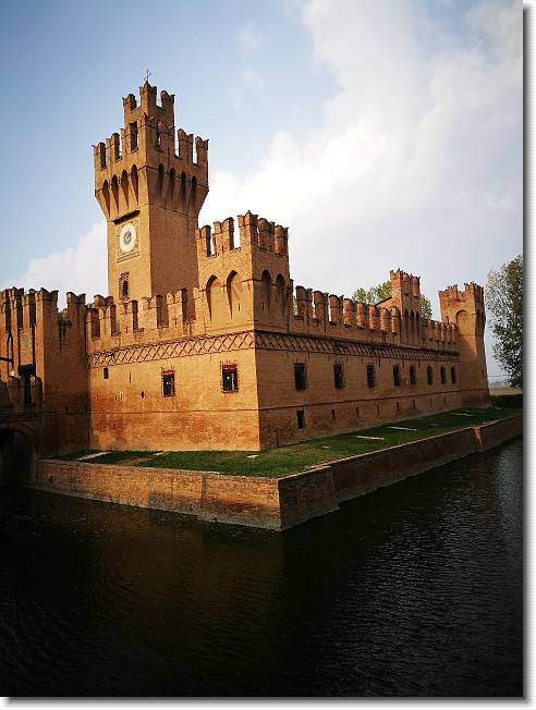 Clicca per scorrere le foto originali ingrandite