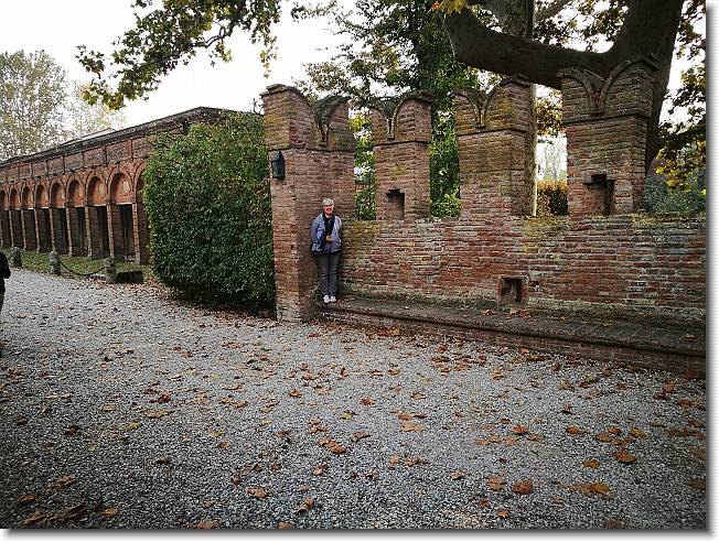 Clicca per scorrere le foto originali ingrandite