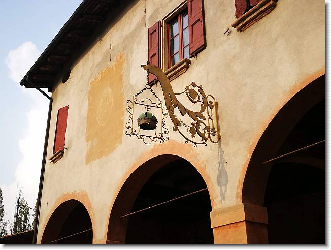 Clicca per scorrere le foto originali ingrandite