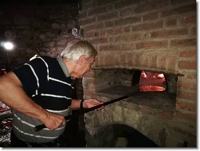 Clicca per scorrere le foto originali ingrandite