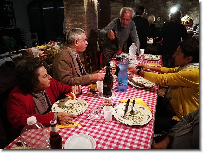 Clicca per scorrere le foto originali ingrandite