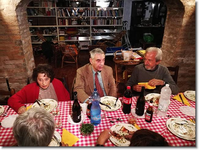 Clicca per scorrere le foto originali ingrandite