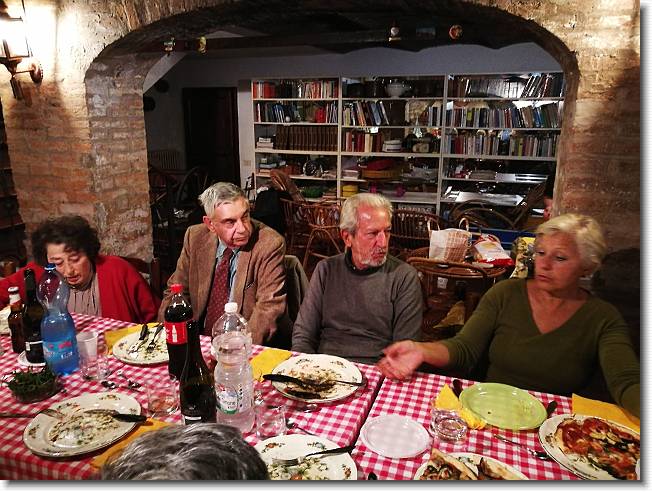 Clicca per scorrere le foto originali ingrandite