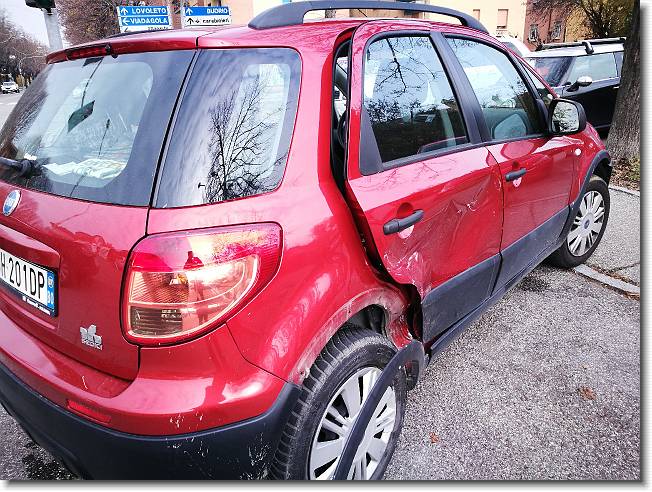 Clicca per scorrere le foto originali ingrandite