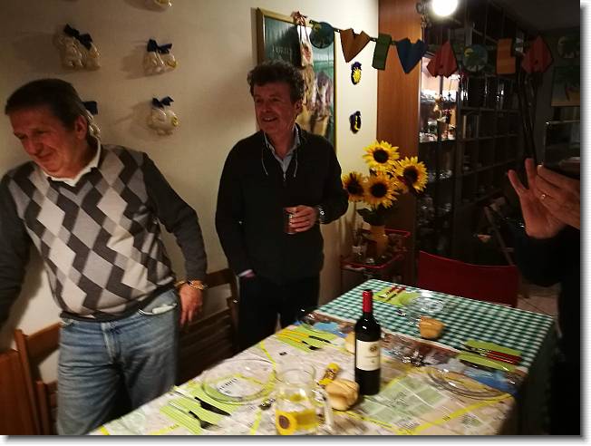 Clicca per scorrere le foto originali ingrandite