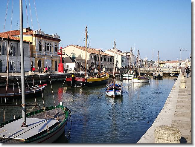 Clicca per scorrere le foto originali ingrandite
