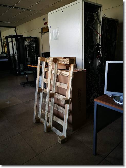 Clicca per scorrere le foto originali ingrandite