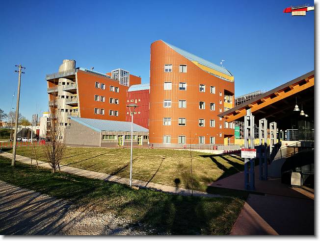 Clicca per scorrere le foto originali ingrandite