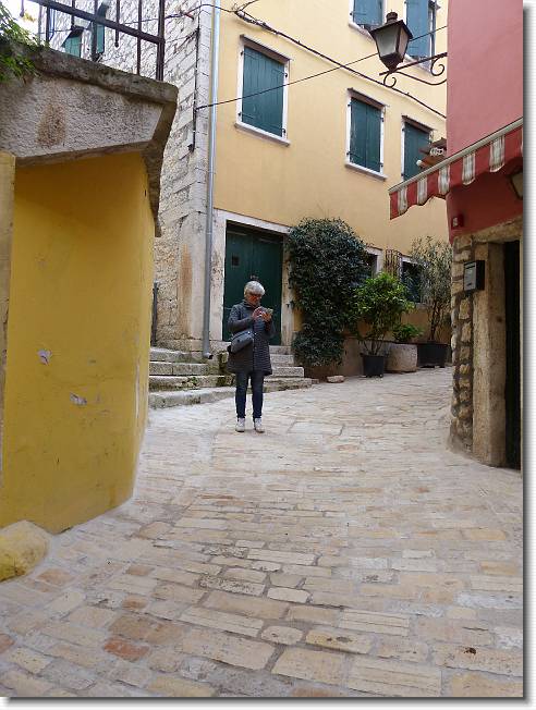 Clicca per scorrere le foto originali ingrandite