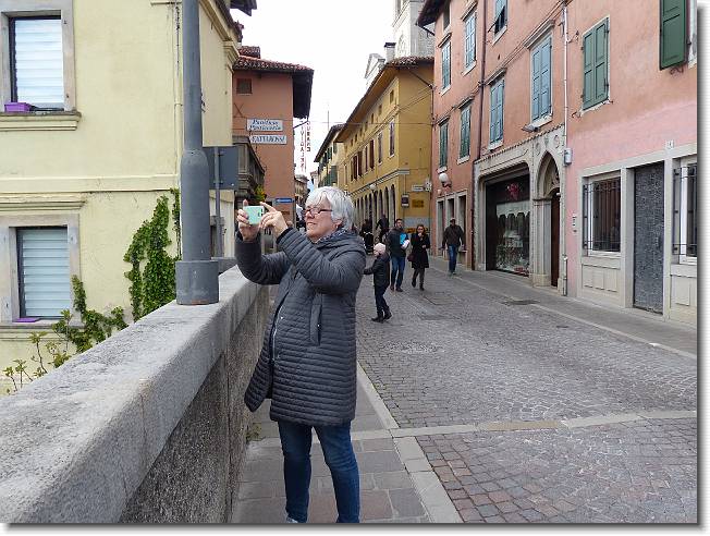 Clicca per scorrere le foto originali ingrandite