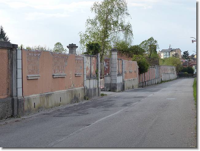 Clicca per scorrere le foto originali ingrandite