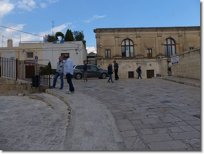 Clicca per scorrere le foto originali ingrandite