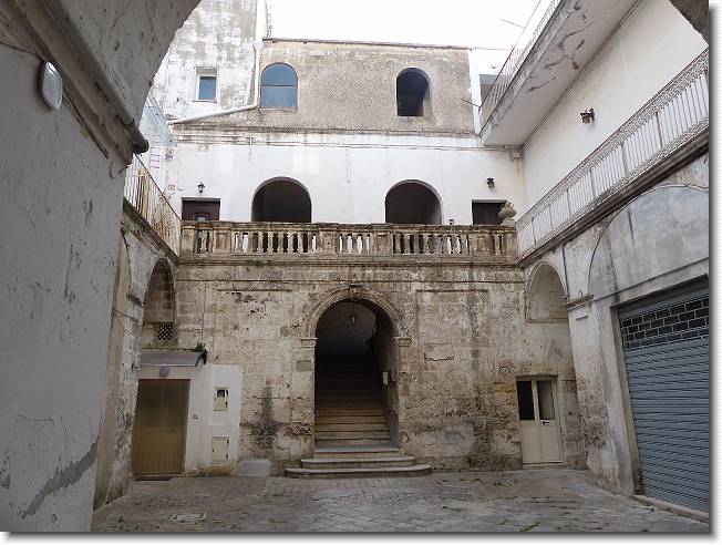 Clicca per scorrere le foto originali ingrandite