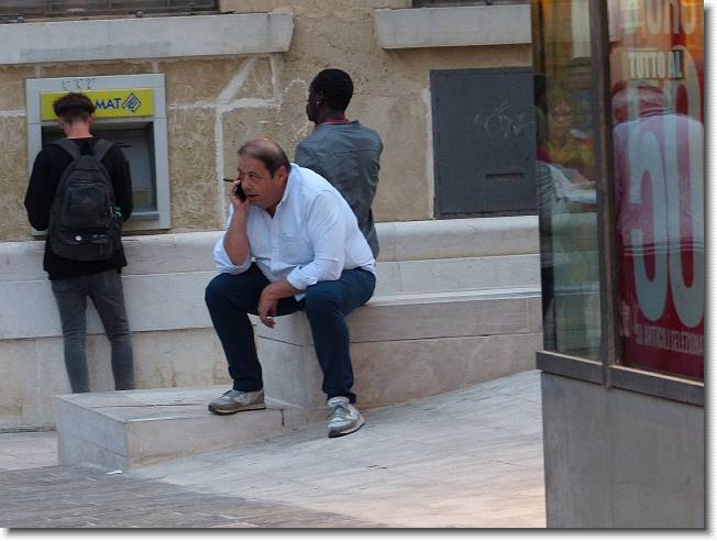 Clicca per scorrere le foto originali ingrandite