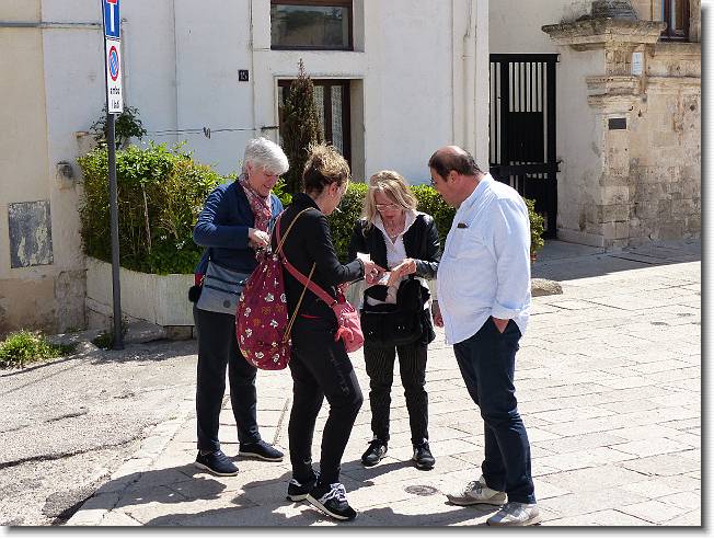 Clicca per scorrere le foto originali ingrandite
