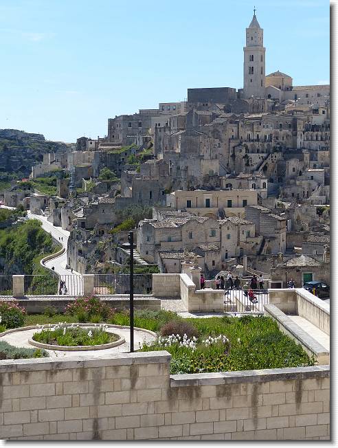 Clicca per scorrere le foto originali ingrandite