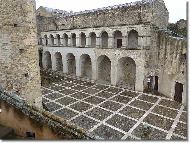 Clicca per scorrere le foto originali ingrandite