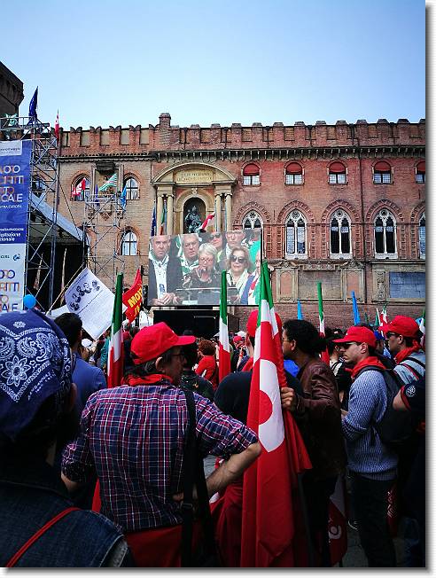 Clicca per scorrere le foto originali ingrandite