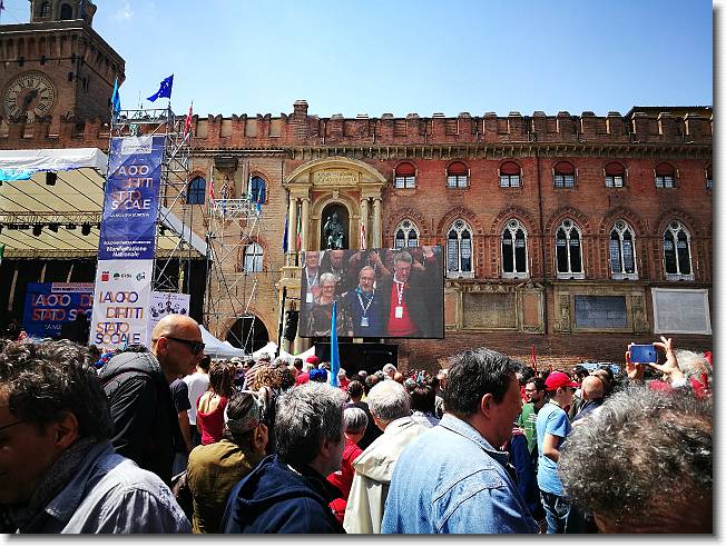 Clicca per scorrere le foto originali ingrandite