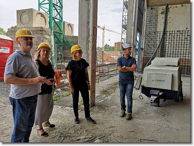 Clicca per scorrere le foto originali ingrandite