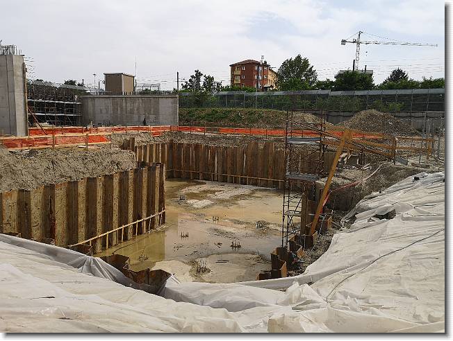 Clicca per scorrere le foto originali ingrandite