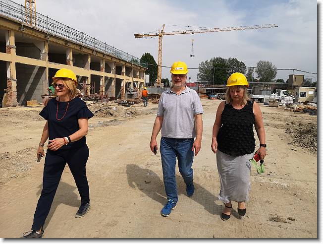 Clicca per scorrere le foto originali ingrandite