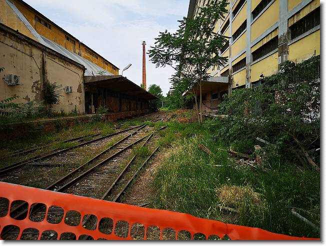 Clicca per scorrere le foto originali ingrandite