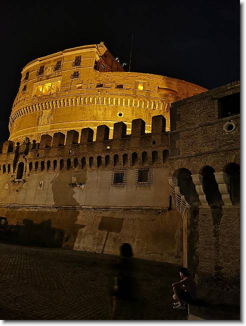 Clicca per scorrere le foto originali ingrandite
