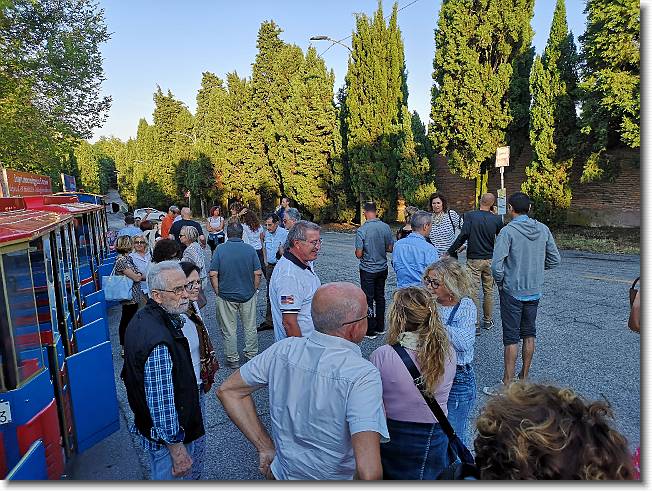 Clicca per scorrere le foto originali ingrandite