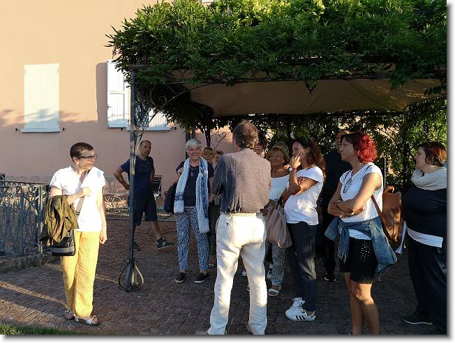 Clicca per scorrere le foto originali ingrandite