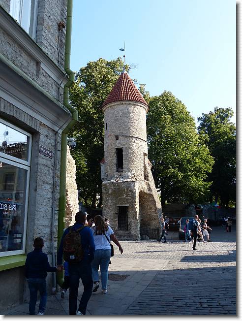 Clicca per scorrere le foto originali ingrandite